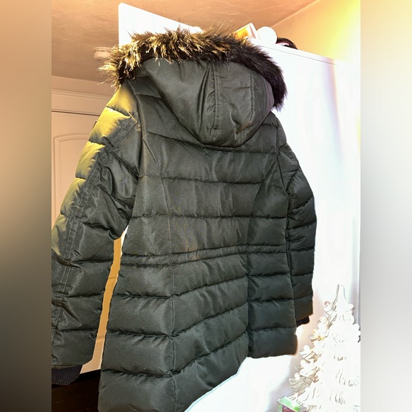 🌲💚NWOT Guess Women’s Winter Parka Coat Dark Olive Green, Black Faux Fur Hood🌲💚 - Picture 3 of 16